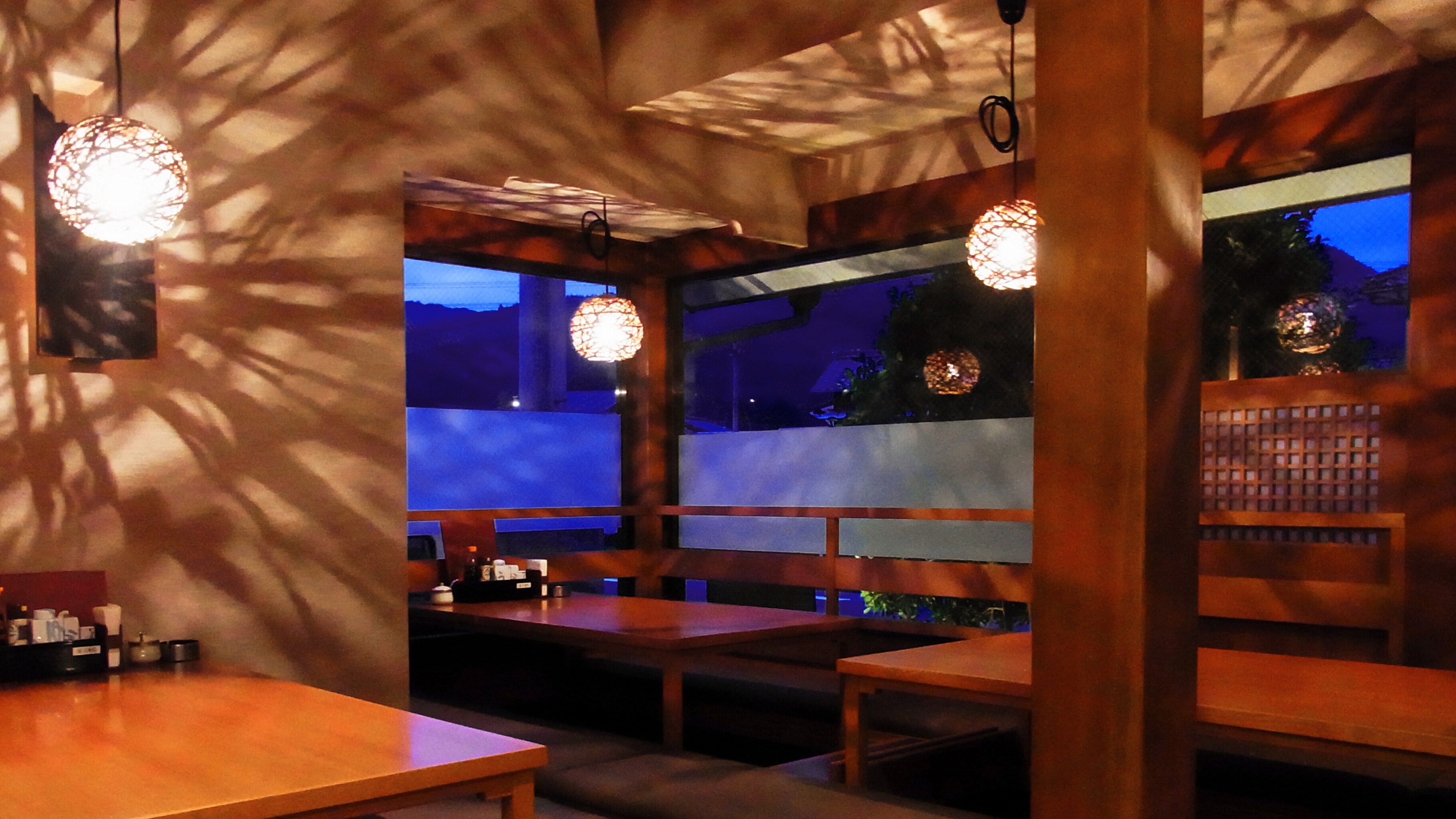 * 1F Restaurant: A Japanese restaurant with stylish lighting design.