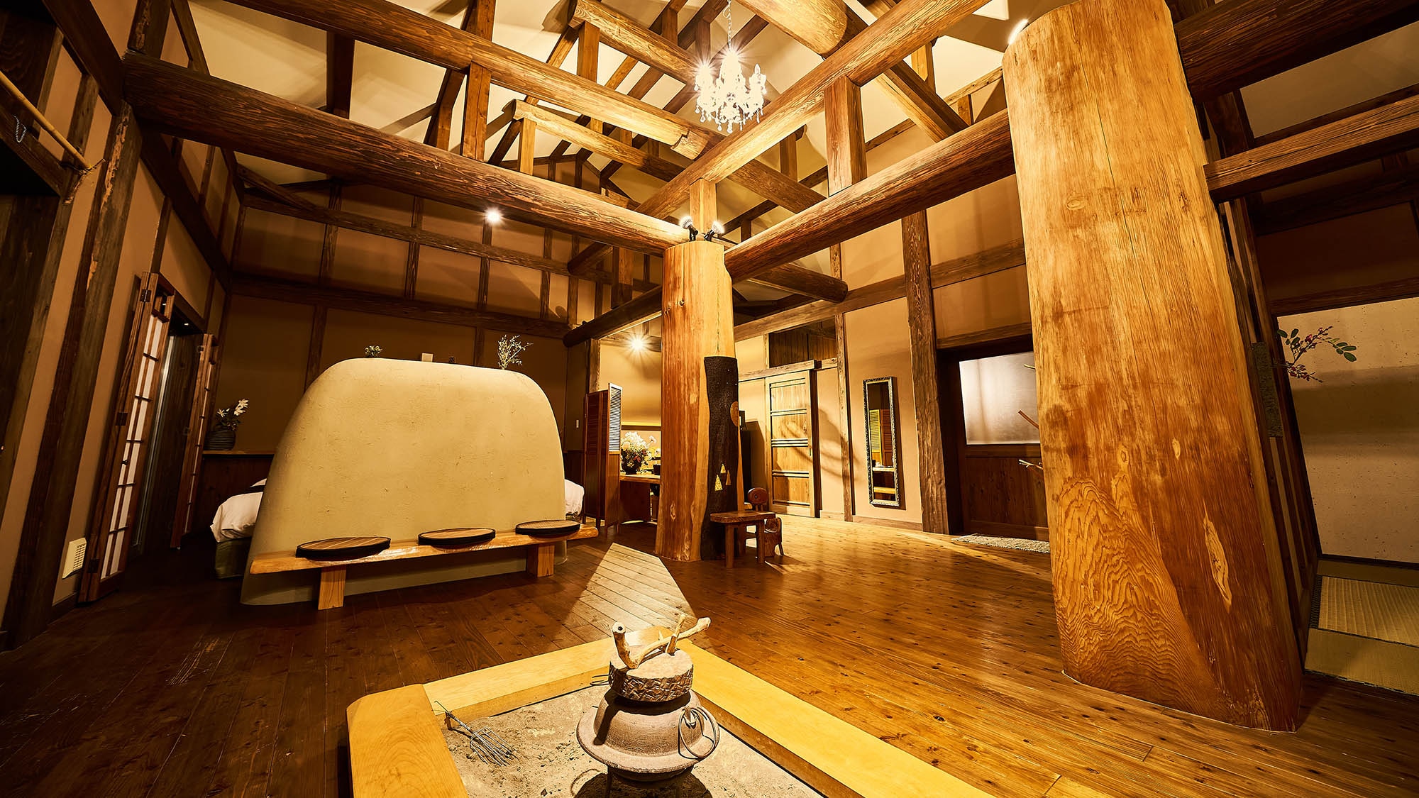 ・[Agyan/Kogyan] A spacious space with high ceilings and visible beams