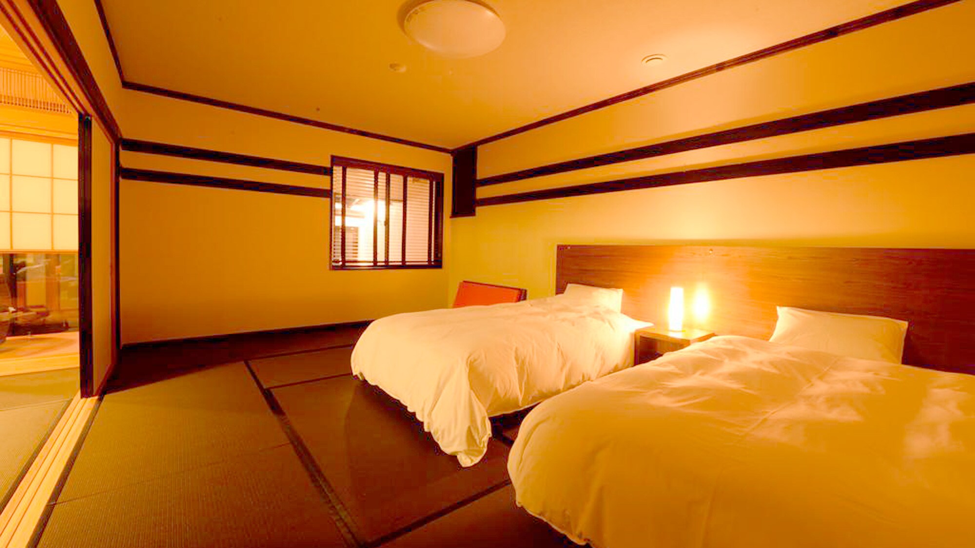 *Two Japanese-style rooms/A bedroom at night surrounded by soft lighting