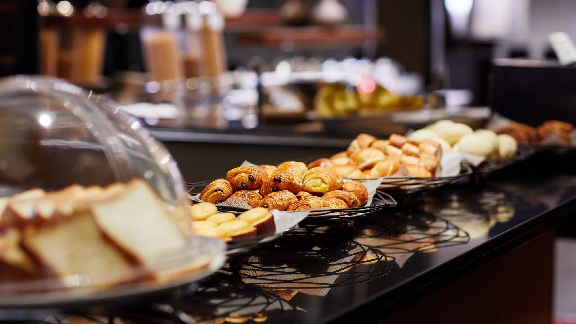 Breakfast: Western buffet image