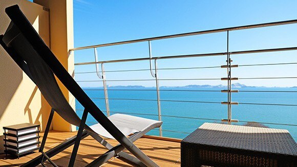  【4楼带木甲板的西式双床房】一边吹着舒适的海风一边眺望濑户内海的木甲板