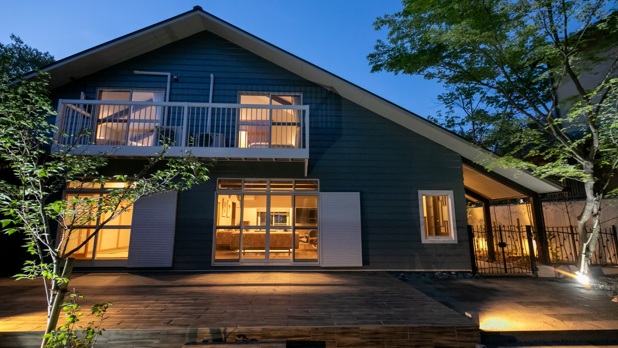 Ichizen Annex is surrounded by beautiful nature, with spacious rooms and a private dog run.
