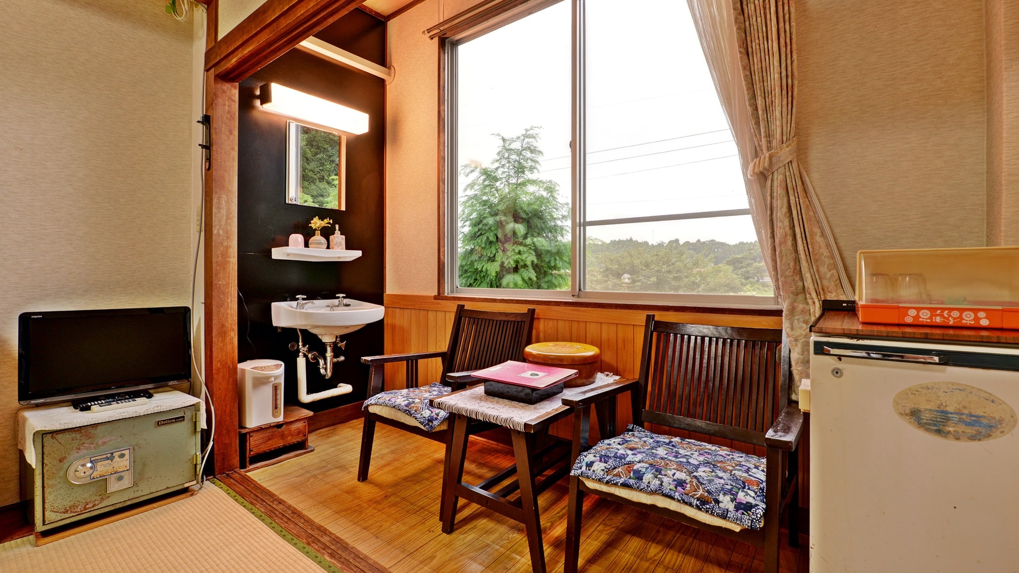 *[8 tatami Japanese-style room] Please relax in the relaxing space that only a Japanese-style room can provide.
