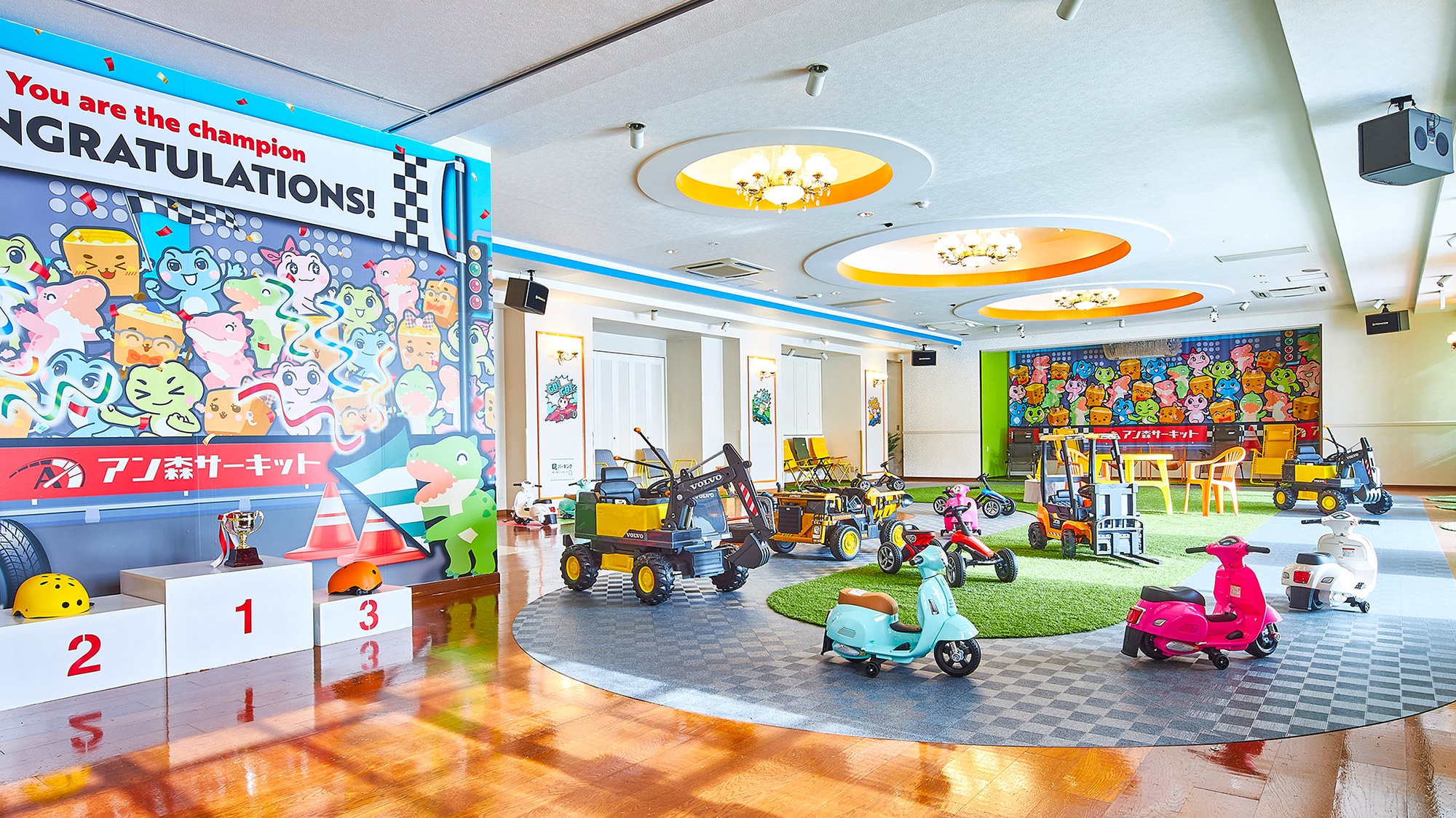 Vehicle Plaza inside the building (free)