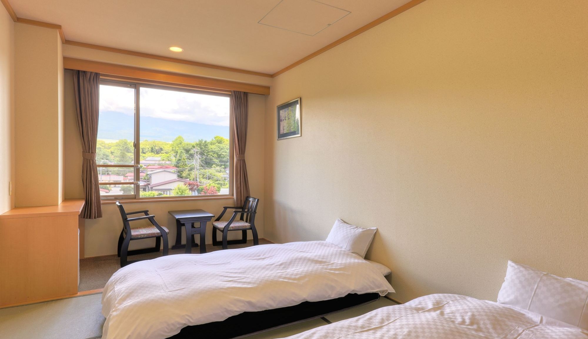 [Mt. Fuji view Japanese-style room] 25㎡ Japanese-style room or Japanese-style bed. In the case of a Japanese-style room, futons are laid out in advance.