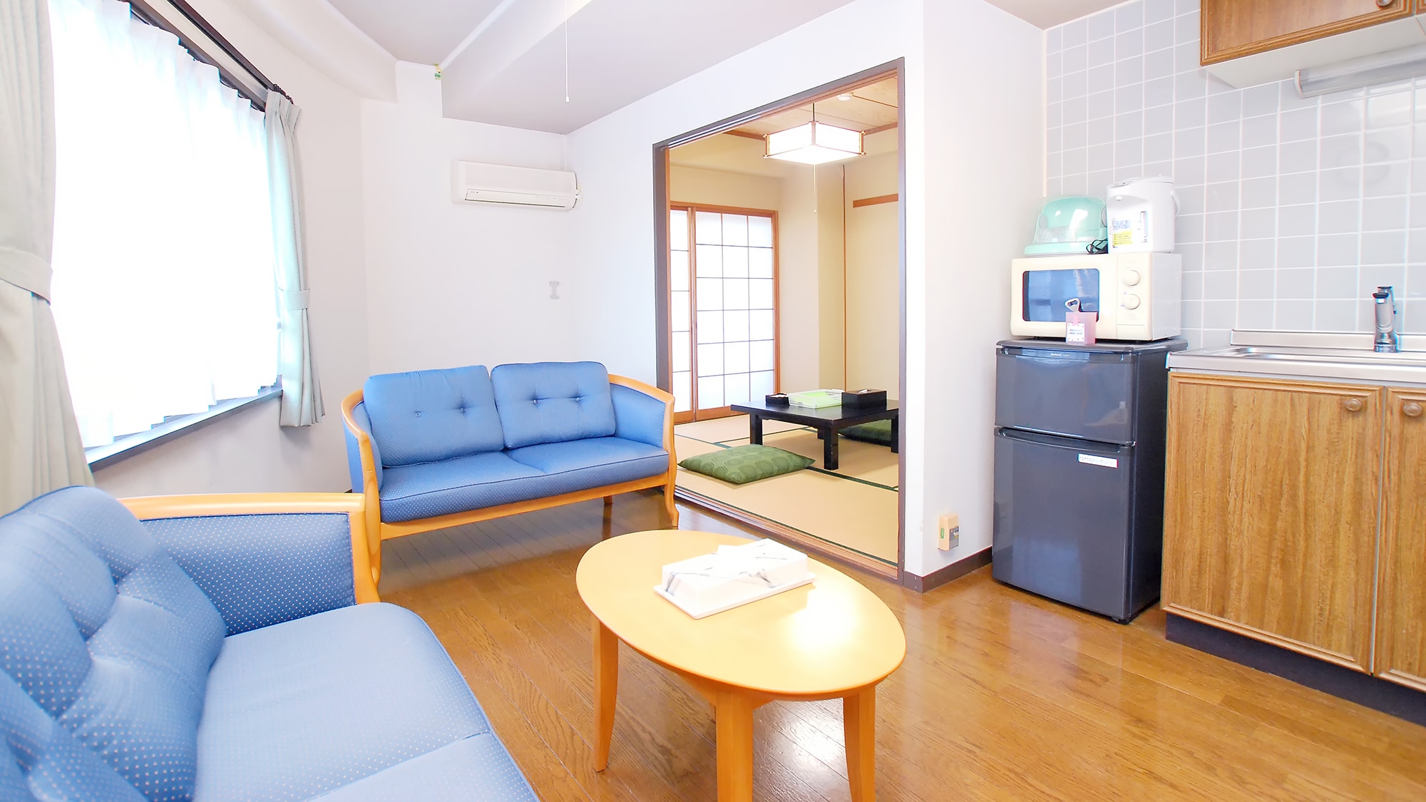 Phòng rộng rãi theo phong cách Nhật Bản với 6 tấm chiếu tatami (phòng khách + phòng theo phong cách Nhật Bản với 6 tấm chiếu tatami) (không hút thuốc)