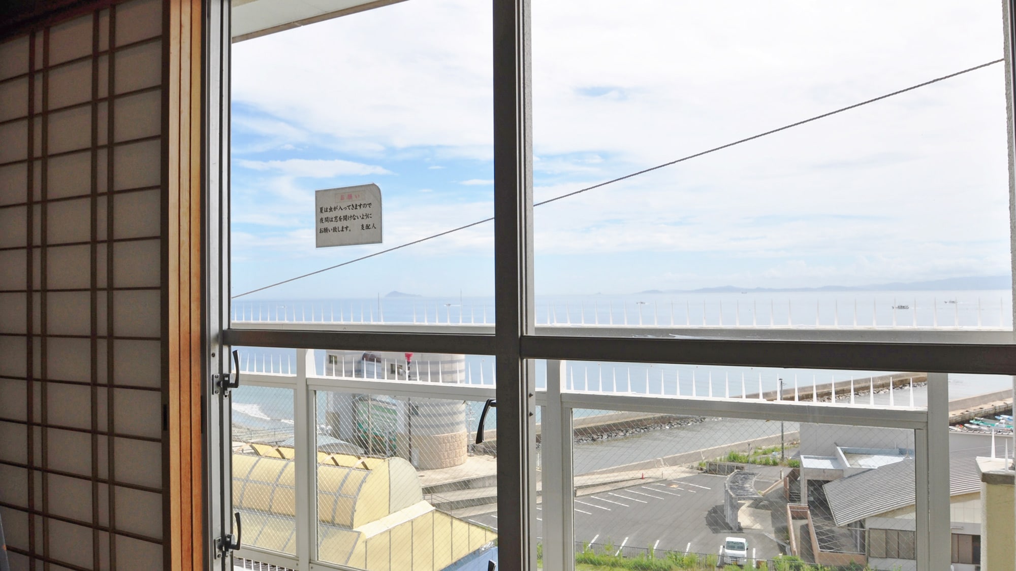 [Japanese-style room 10 tatami mats] The sea can be seen from the window♪