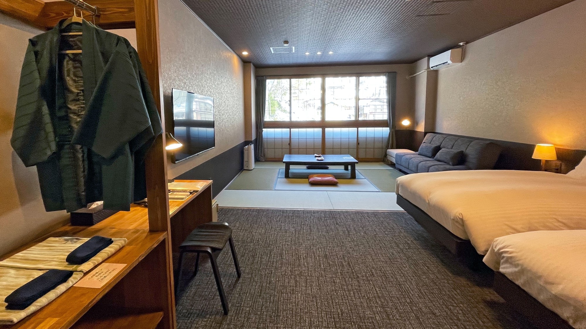 [Annex/Japanese modern twin/with shower]Twin with tatami mats along the river 39 square meters