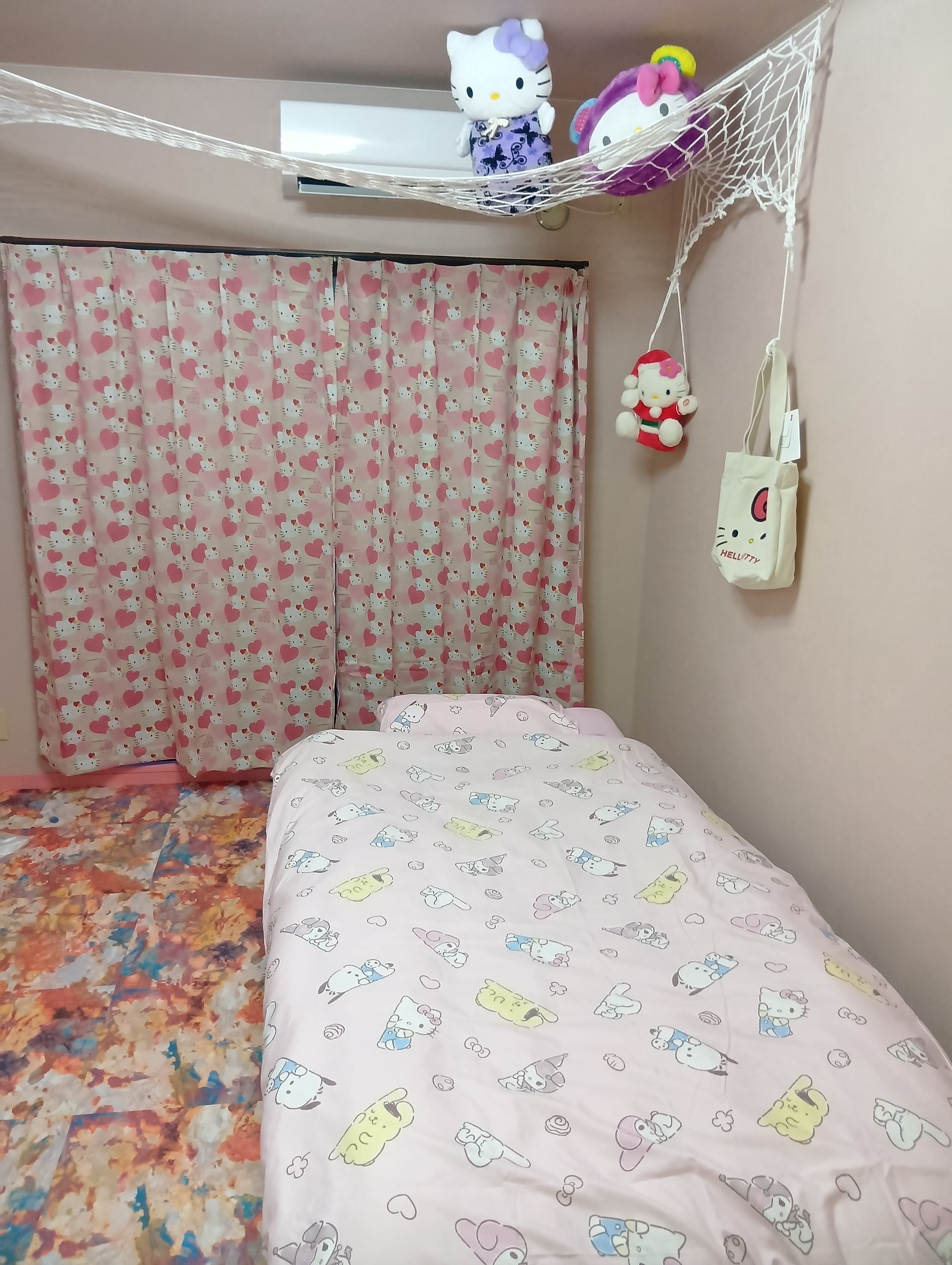 This is a Hello Kitty room.