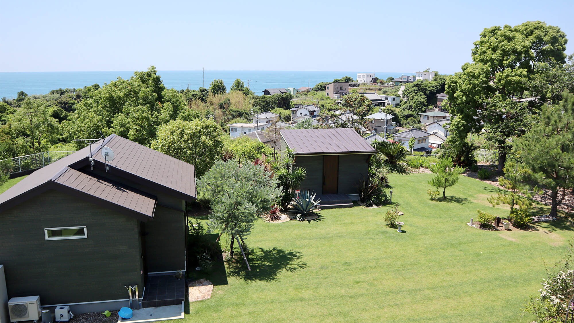 ・[Exterior of the accommodation] A private cottage where you can enjoy a panoramic view of the ocean and your pet dog.