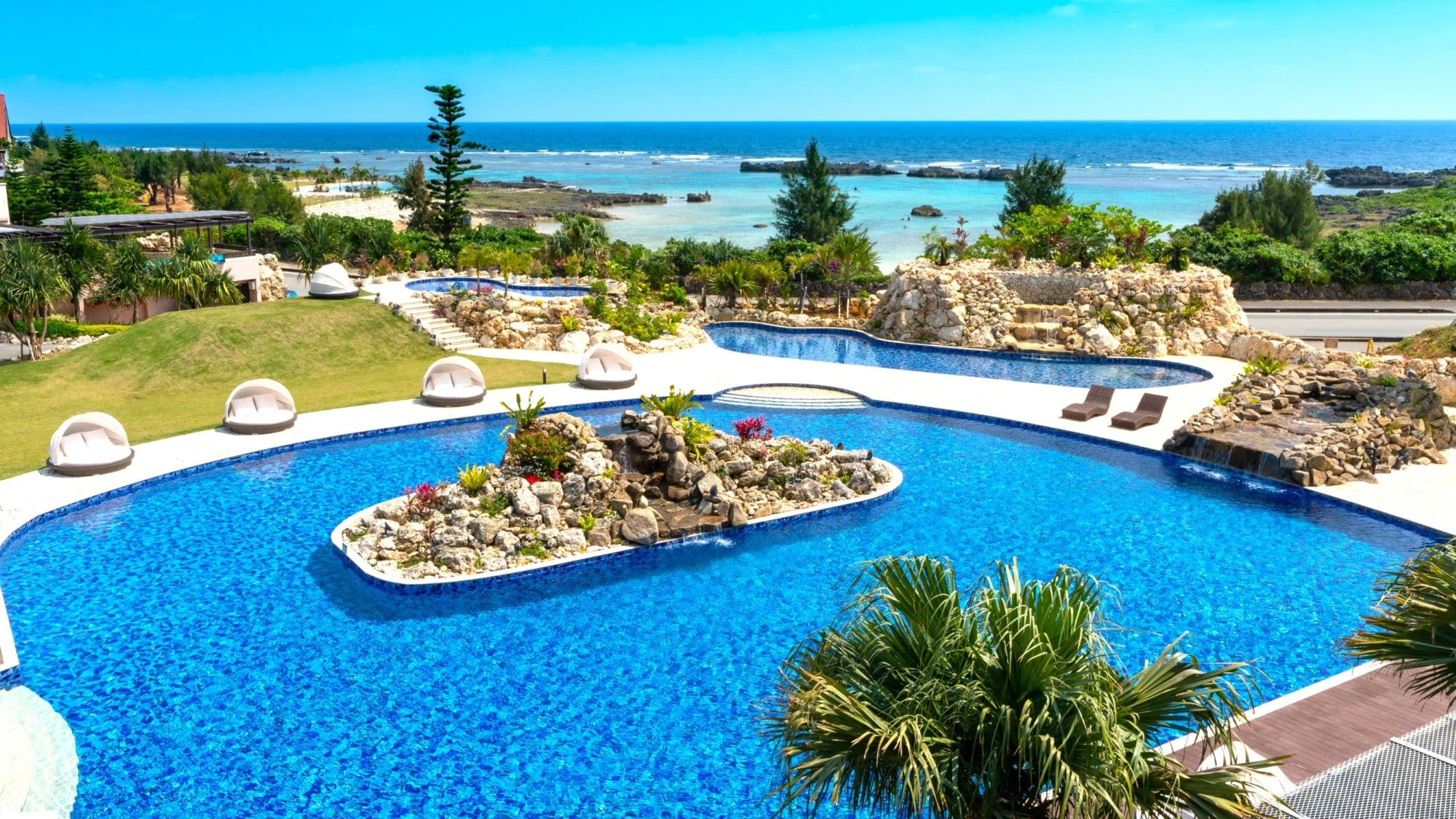 [Shigira Garden Pool] Adjacent to Hotel Shigira Mirage. Guests staying at the hotel can use it free of charge.