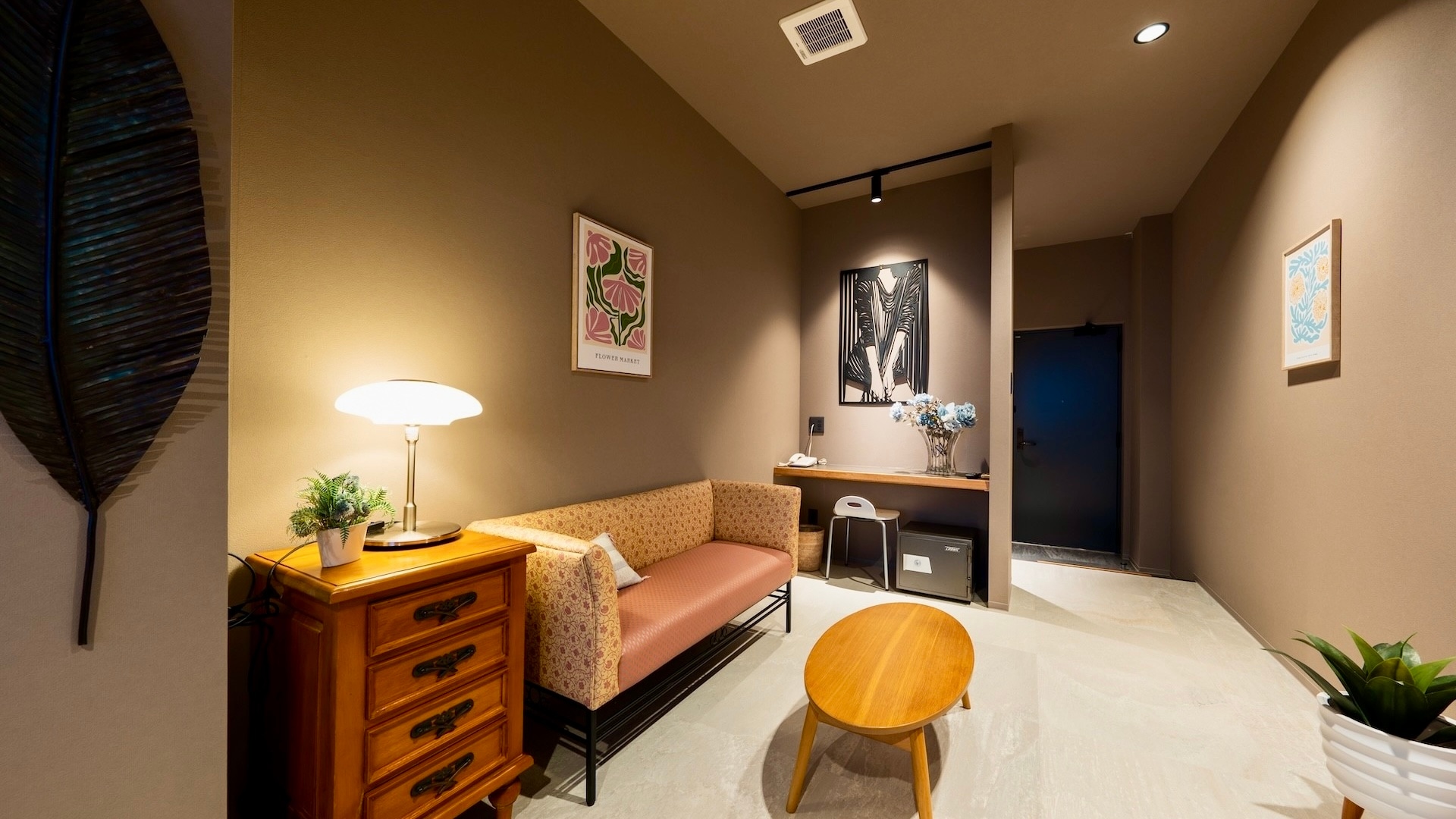 Room 8: Western-style room/double