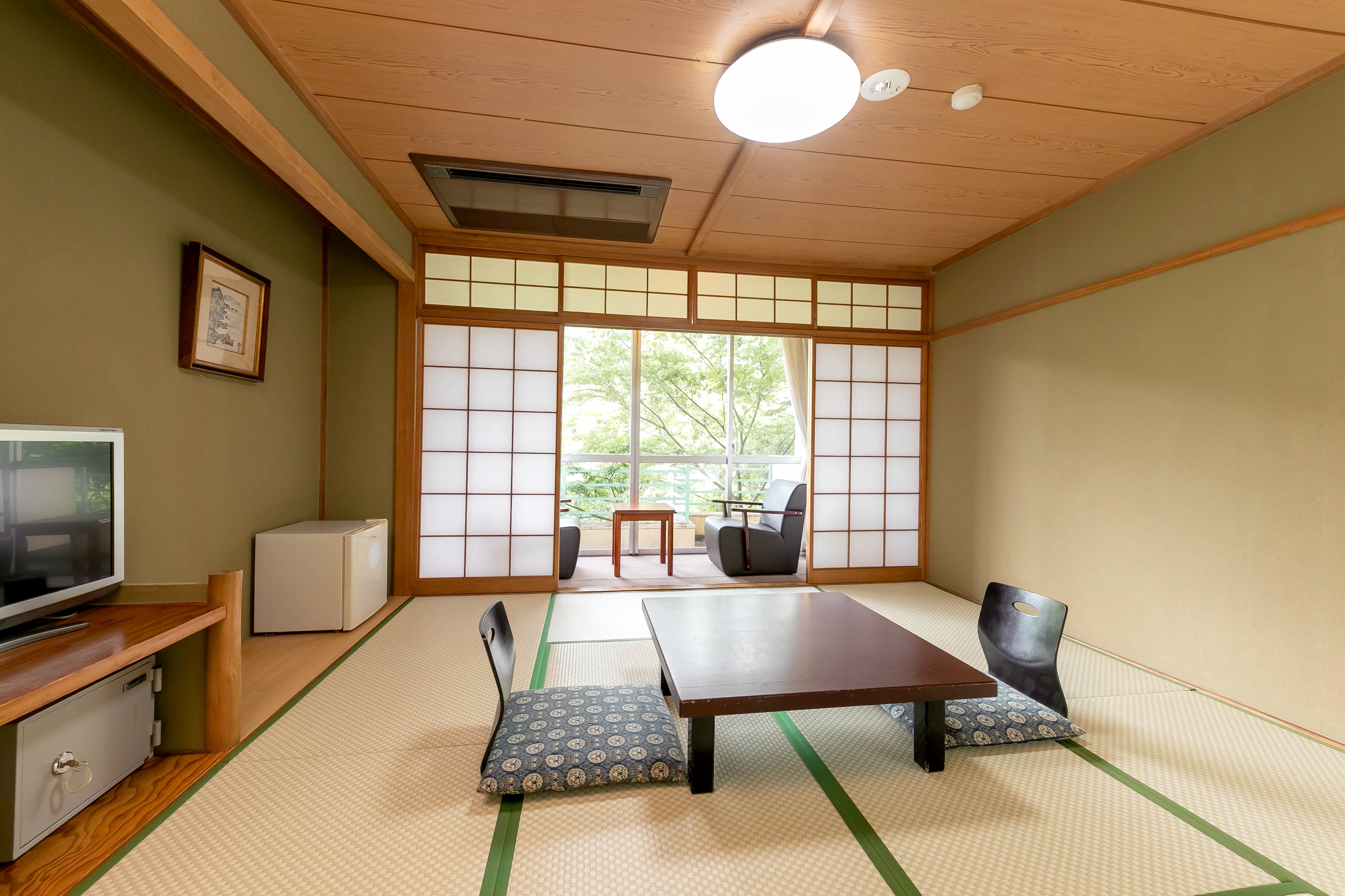 [Main building] An example of a Japanese-style room (smoking)