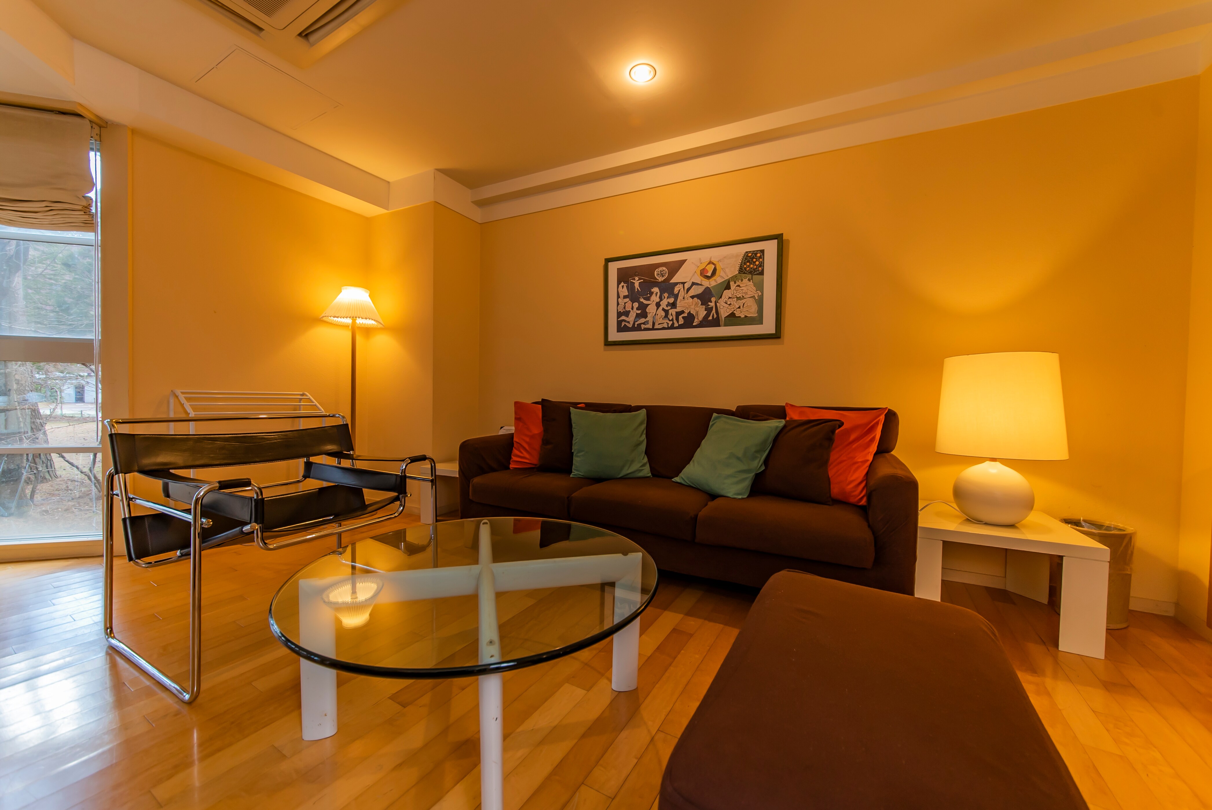 [Satu kamar suite] Contoh
