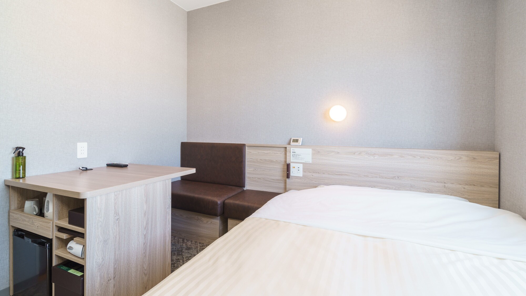 You can relax in the spacious bed.