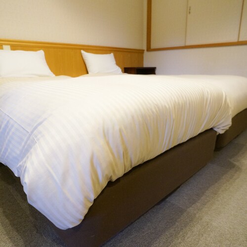 [新館: 雙床房] 羽絨被型床