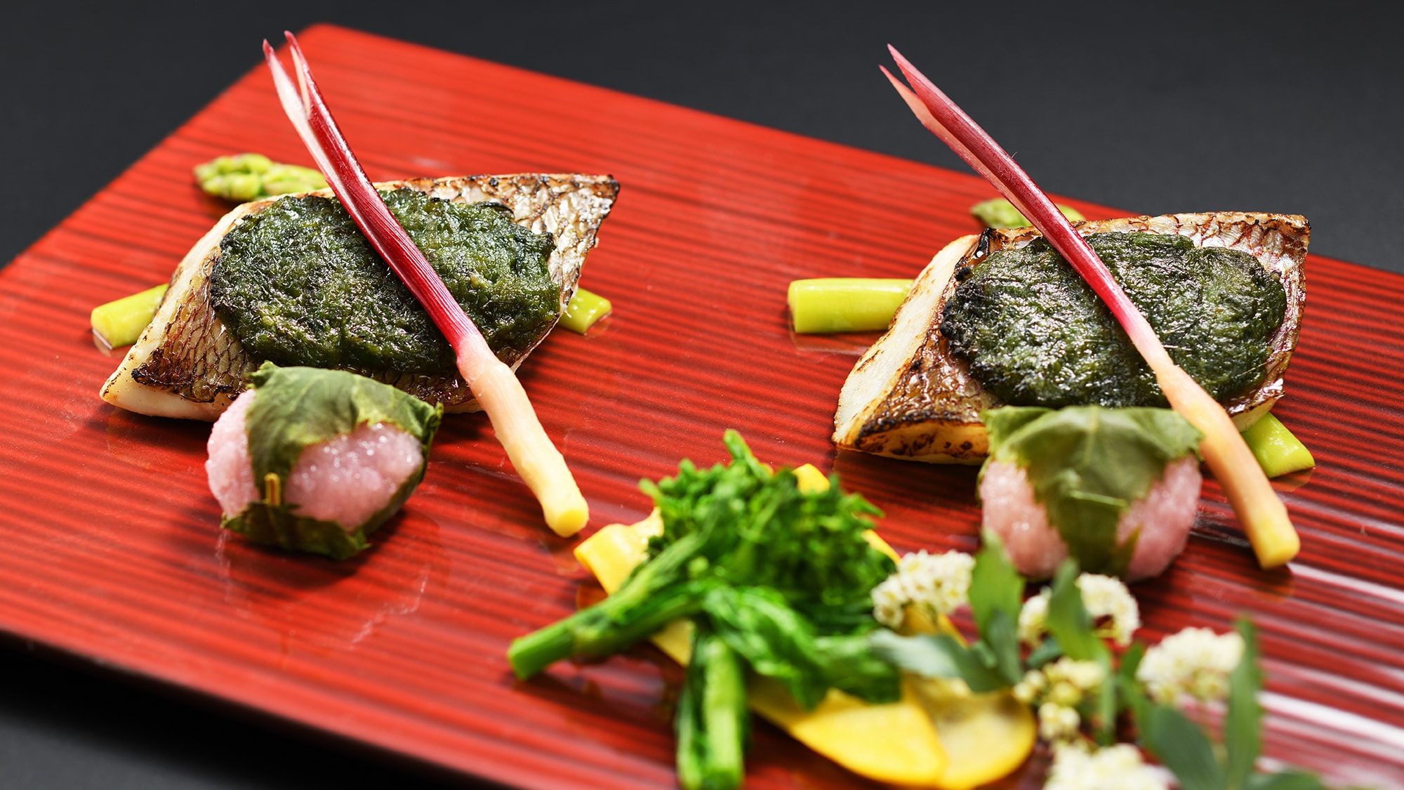 ■料理畫面■主廚使用時令食材烹製美食。用眼睛享受四季，用嗅覺，用舌頭品嚐