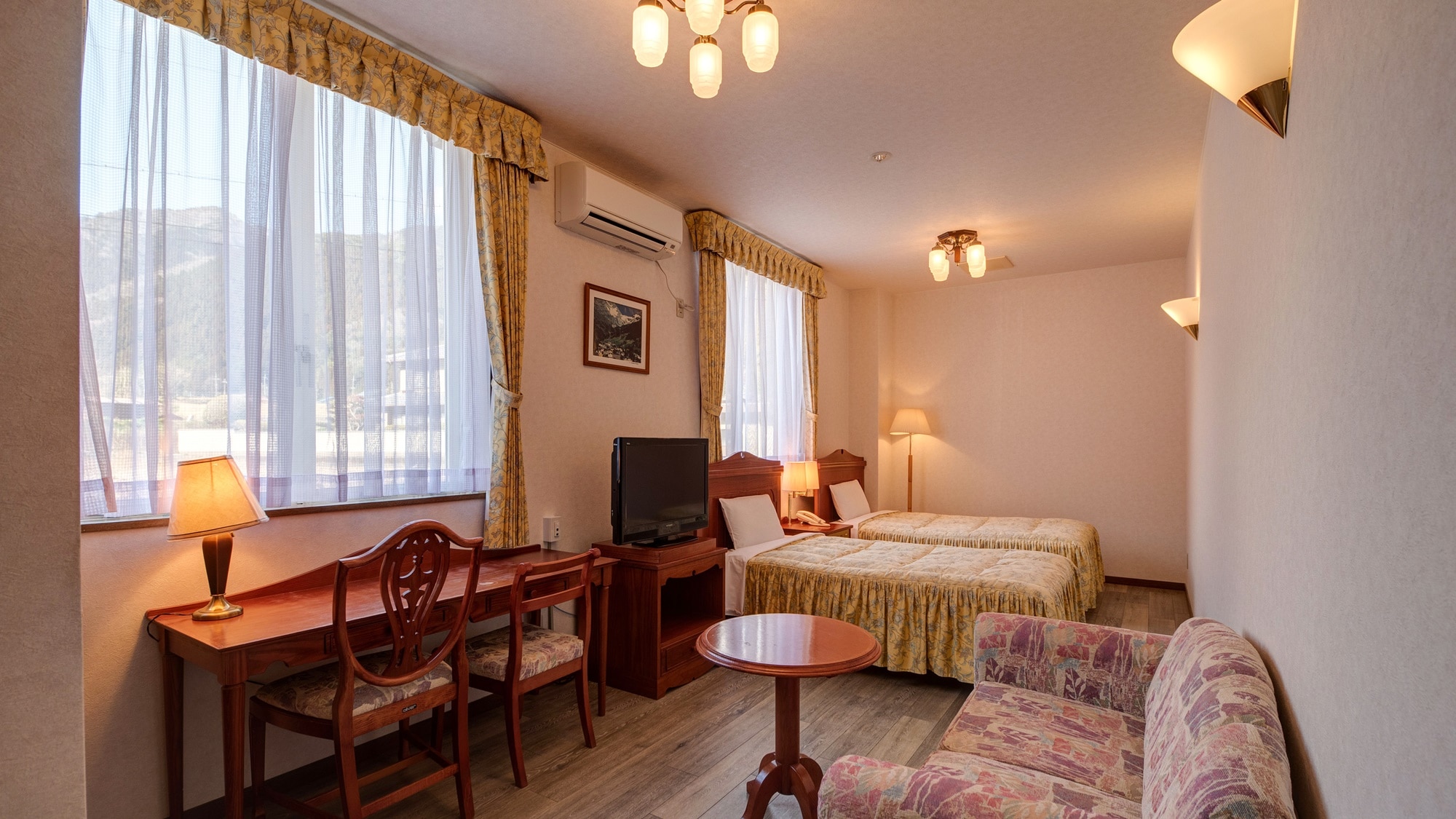 * [Twin] A spacious room. Available from 1 person