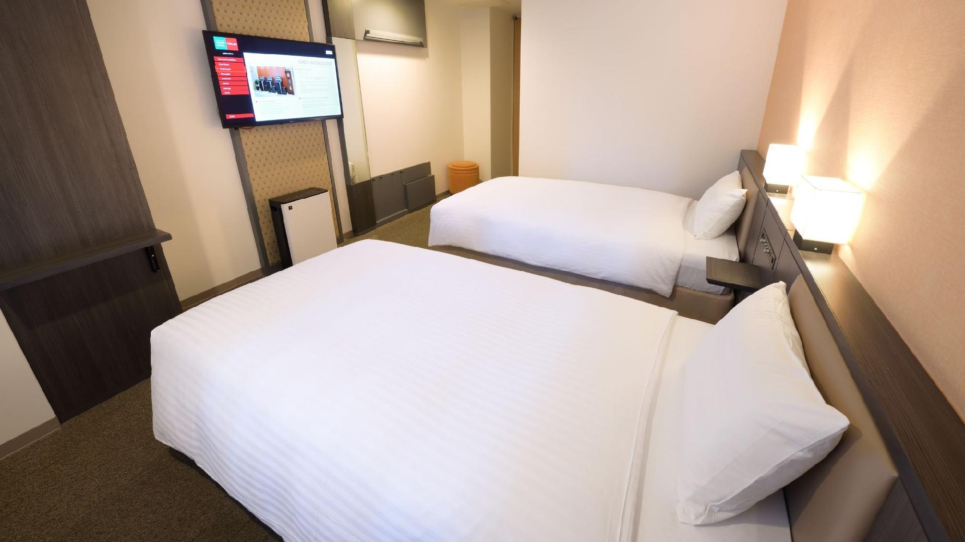 Twin room (for 2 people)