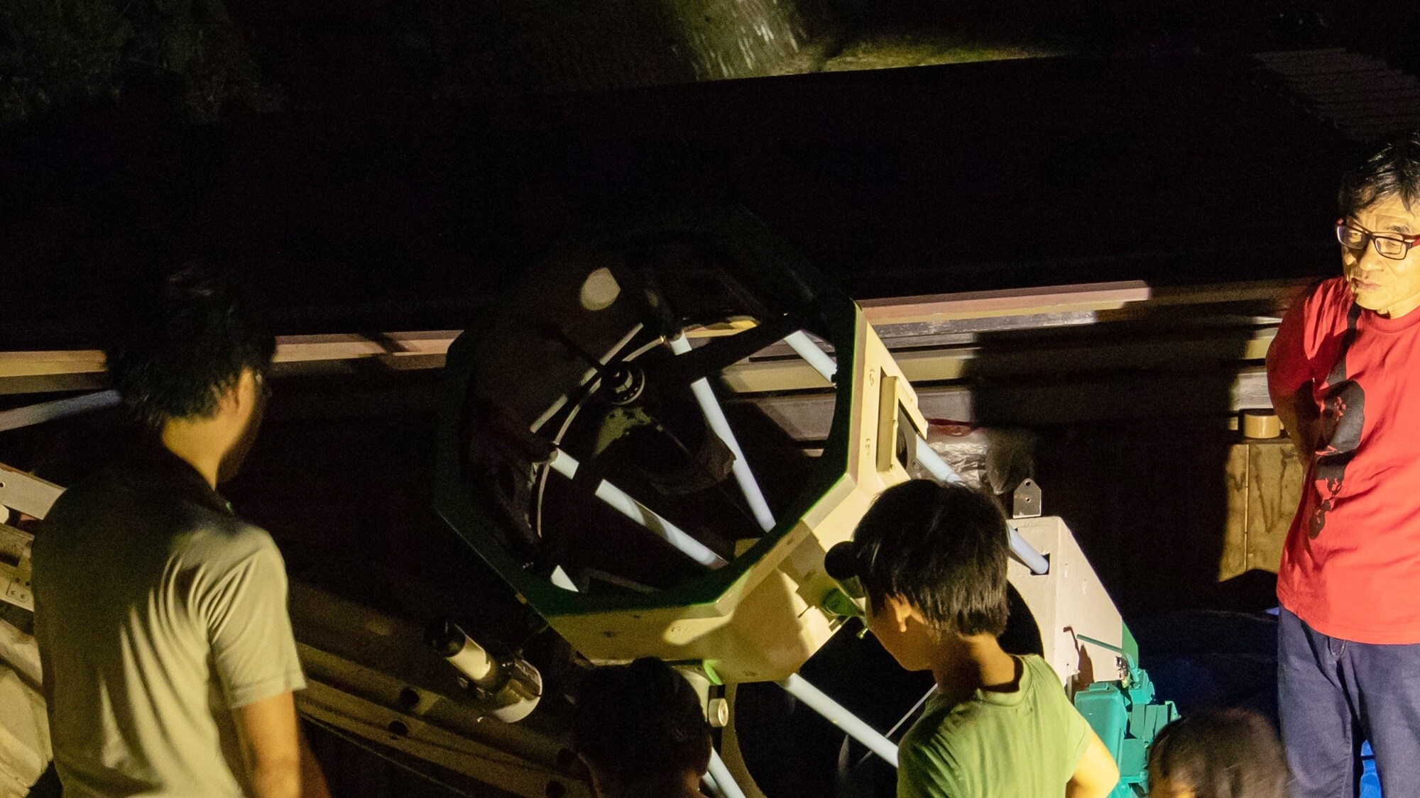 *Astronomical observation plan/looking through a telescope