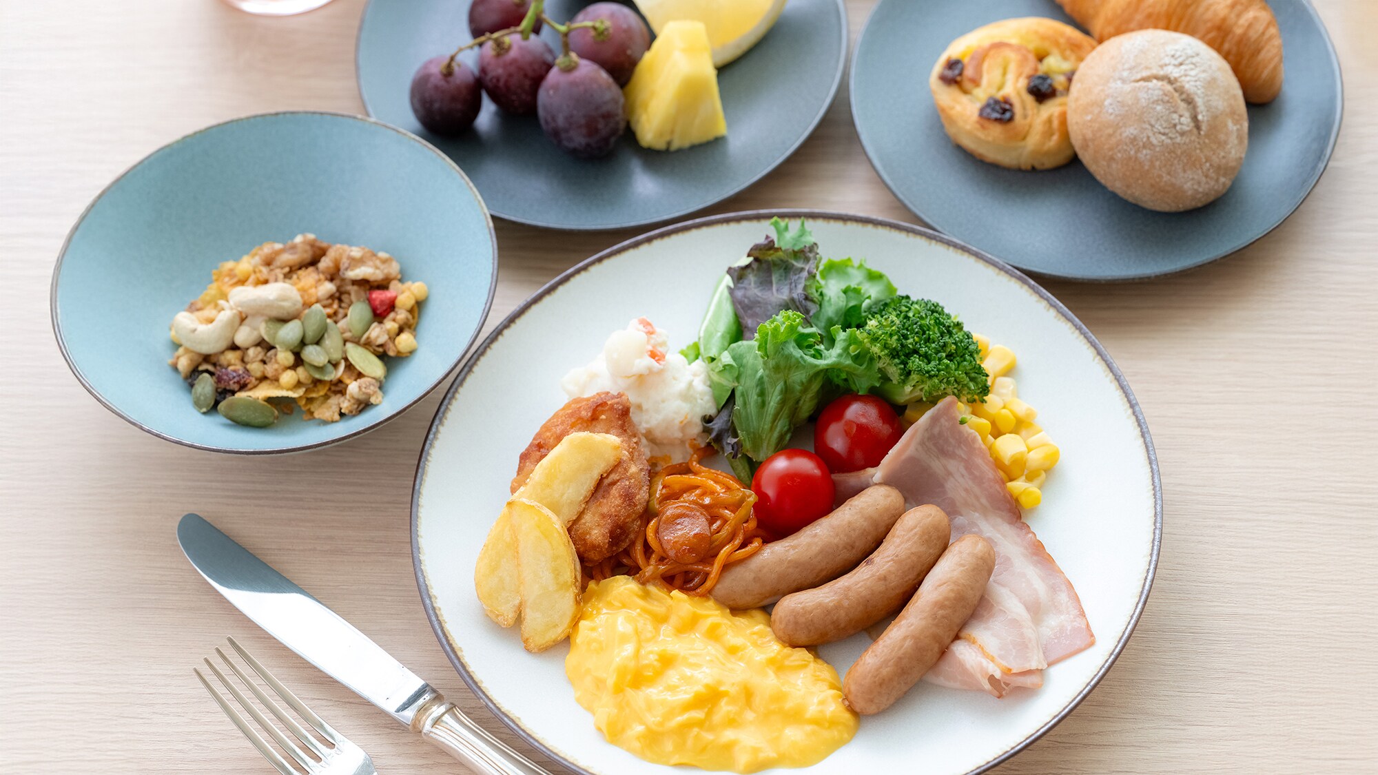 Enjoy a Japanese and Western breakfast buffet to your liking
