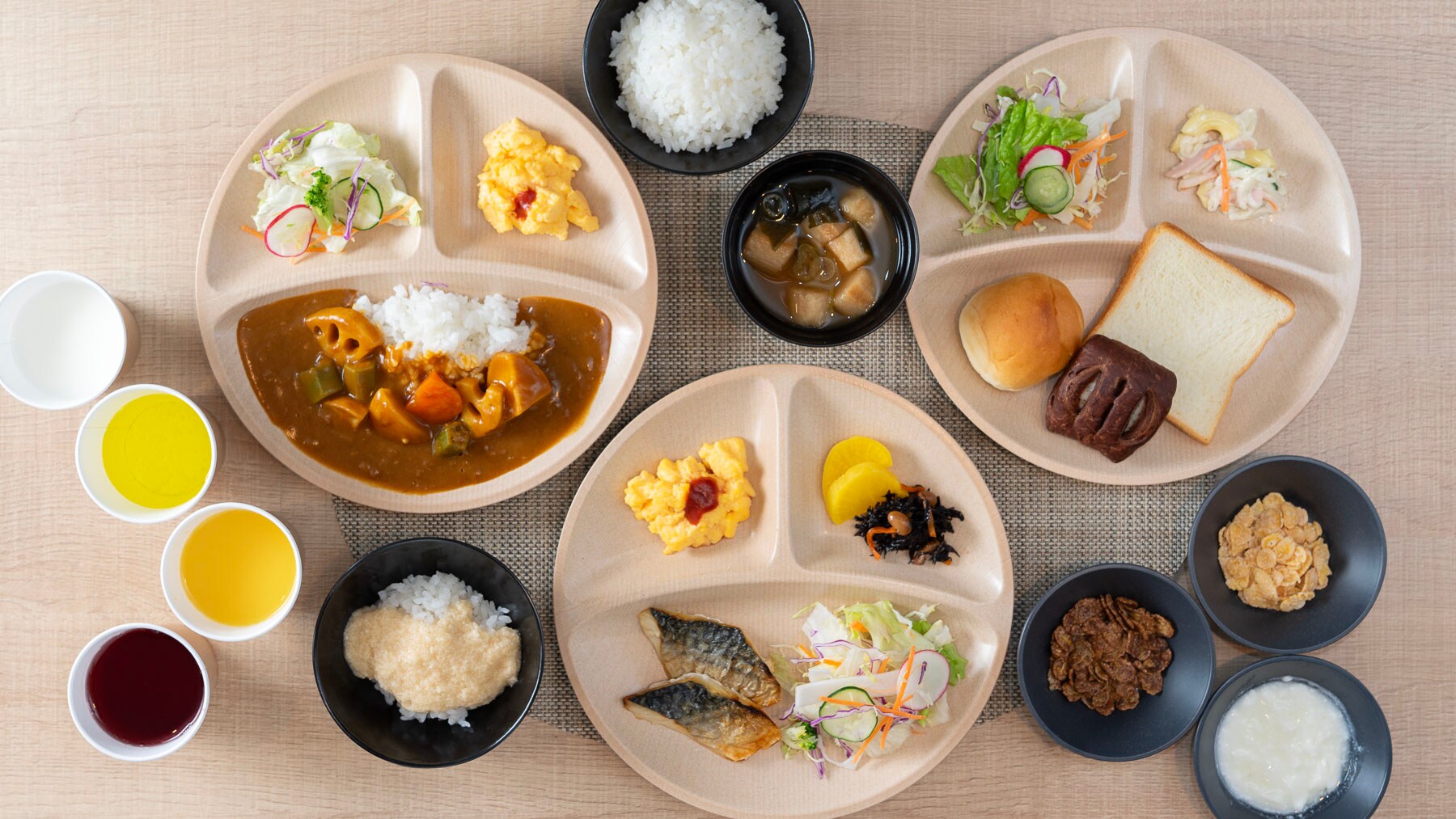 Both Japanese and Western cuisine can be enjoyed.