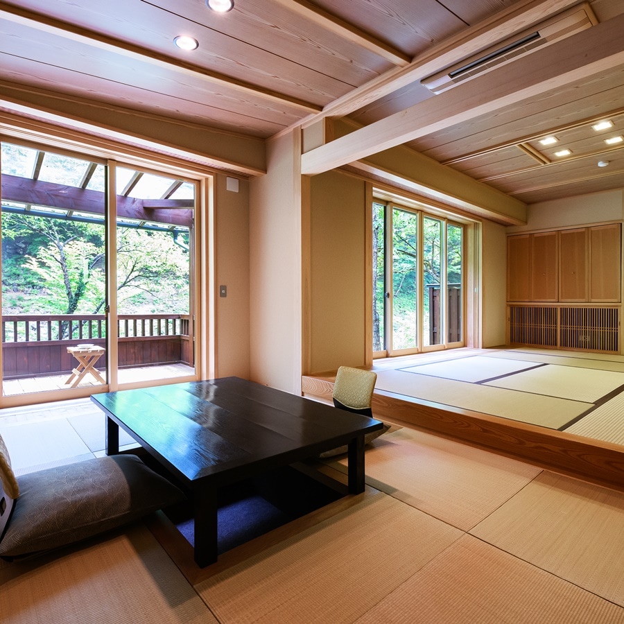 Separate room with open-air bath