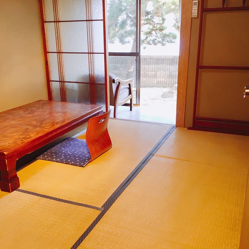 Tầng 1, 4,5 chiếu tatami, màu mận