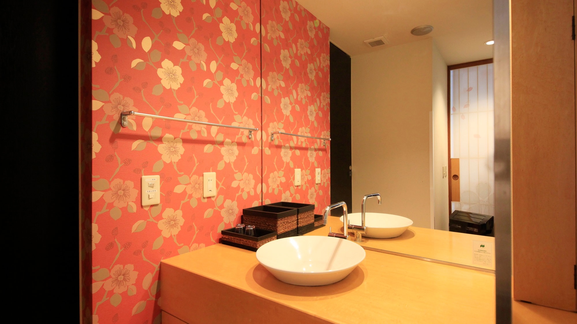 [Japanese-style room 8 tatami mats] Clean and simple washroom (example)