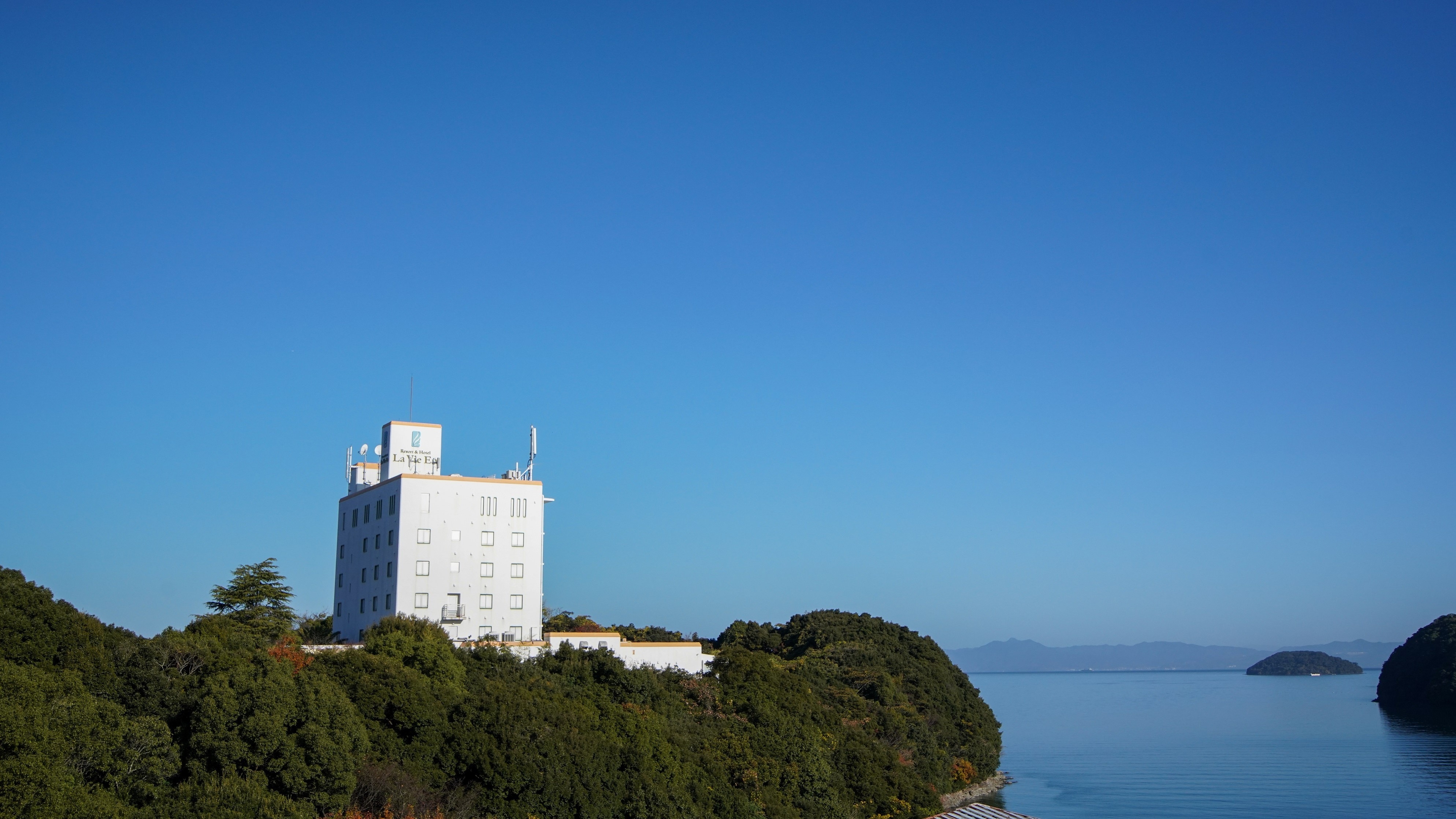 [Hotel facilities] Hotel Ravien is a resort hotel overlooking the magnificent Omura Bay.