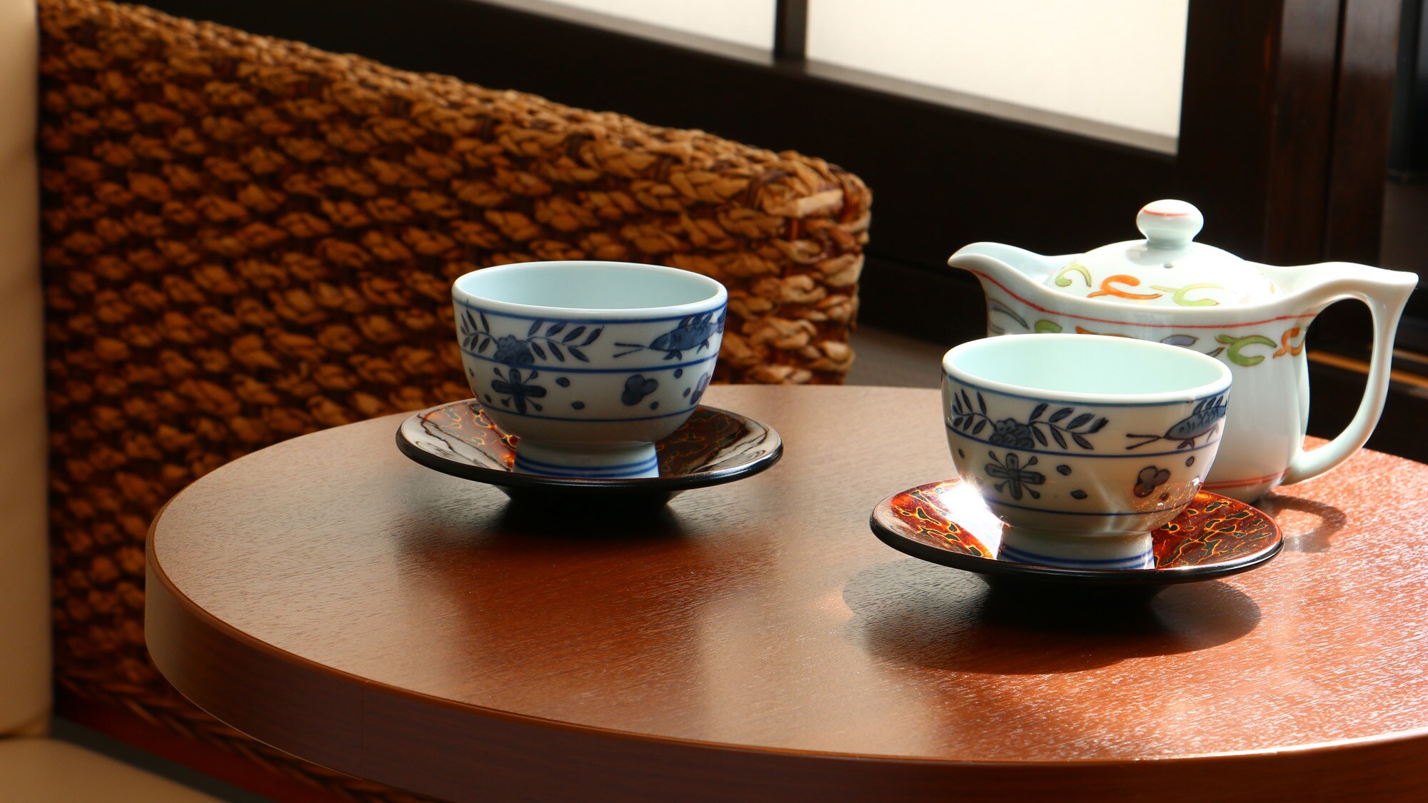 [Example of guest room: Twin room] Take a break in a relaxing Japanese-modern room.