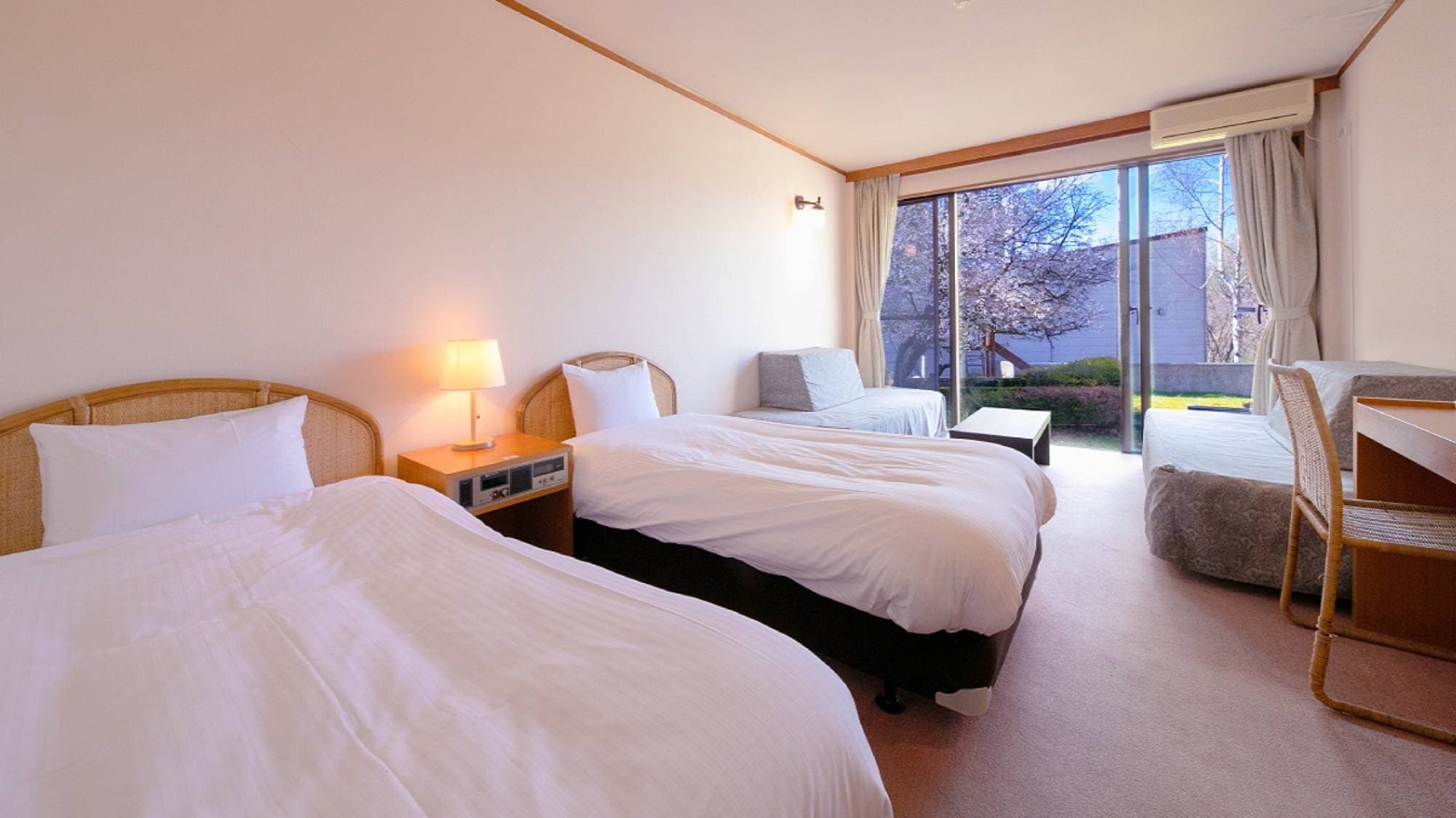 [Main Building-Twin-] Recommended for couples ♪ A healing space surrounded by quiet silence.