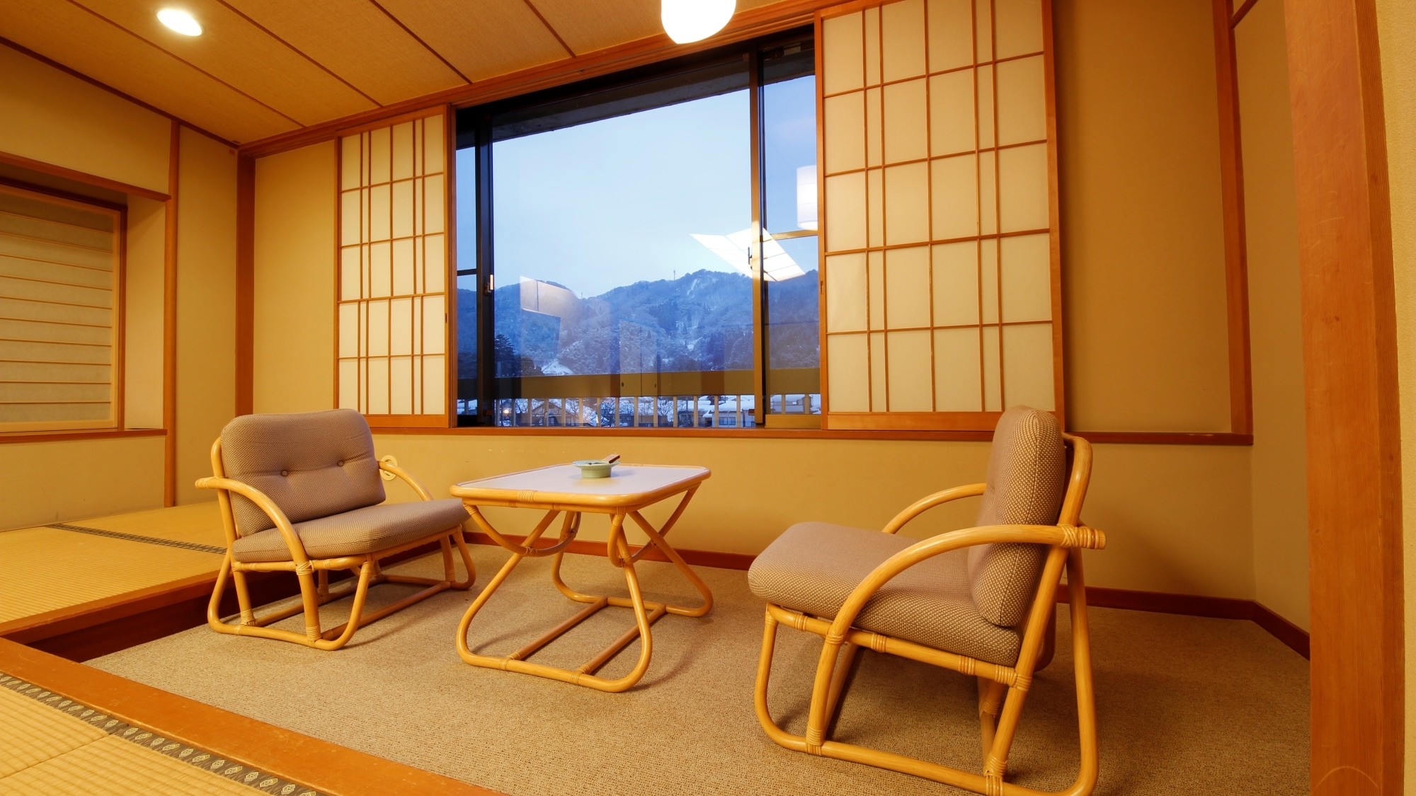 ■ Kamar bergaya Jepang dengan pemandian terbuka [Tozankaku]