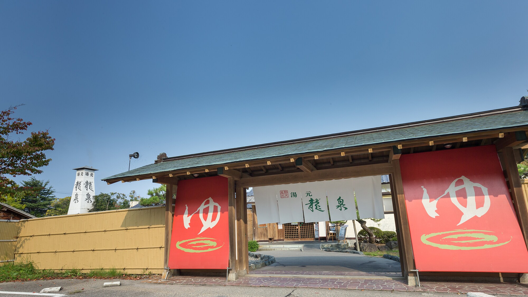 โปรดผ่อนคลายความเหนื่อยล้าของคุณที่ “ริวเซ็น” โรงเตี๊ยมน้ำพุร้อนที่มีแหล่งน้ำพุร้อนเป็นของตัวเอง