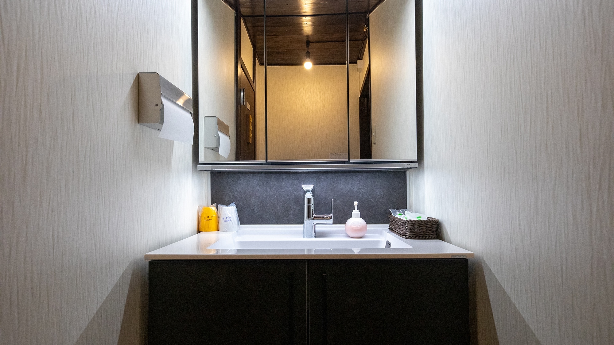 [Ageha] Separate guest room_Japanese-style room 6 tatami mats + 4.5 tatami mats, washstand