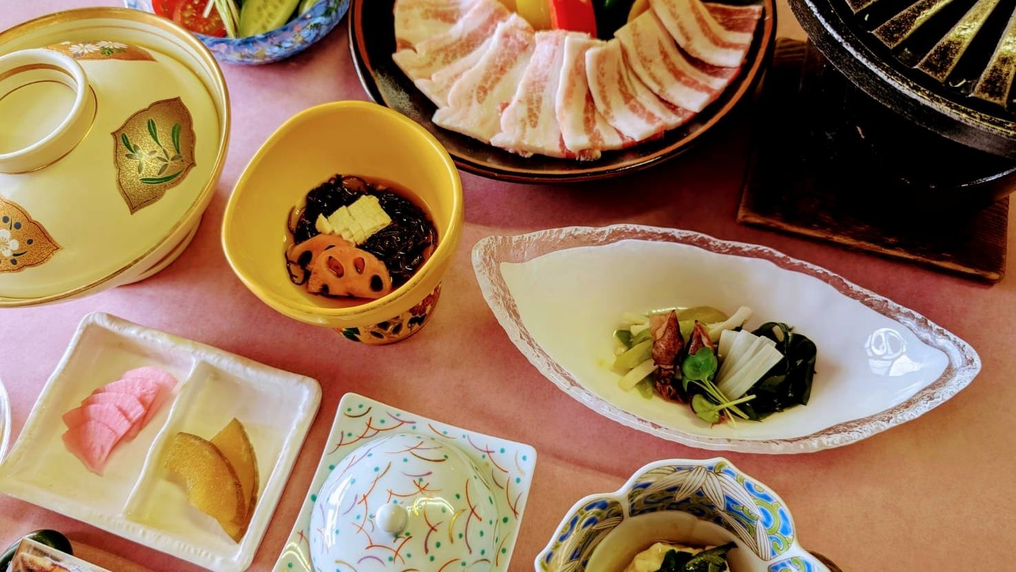 *【美食/神野陶器烤肉】热气腾腾，多汁！用陶瓷盘享用美味的烤肉