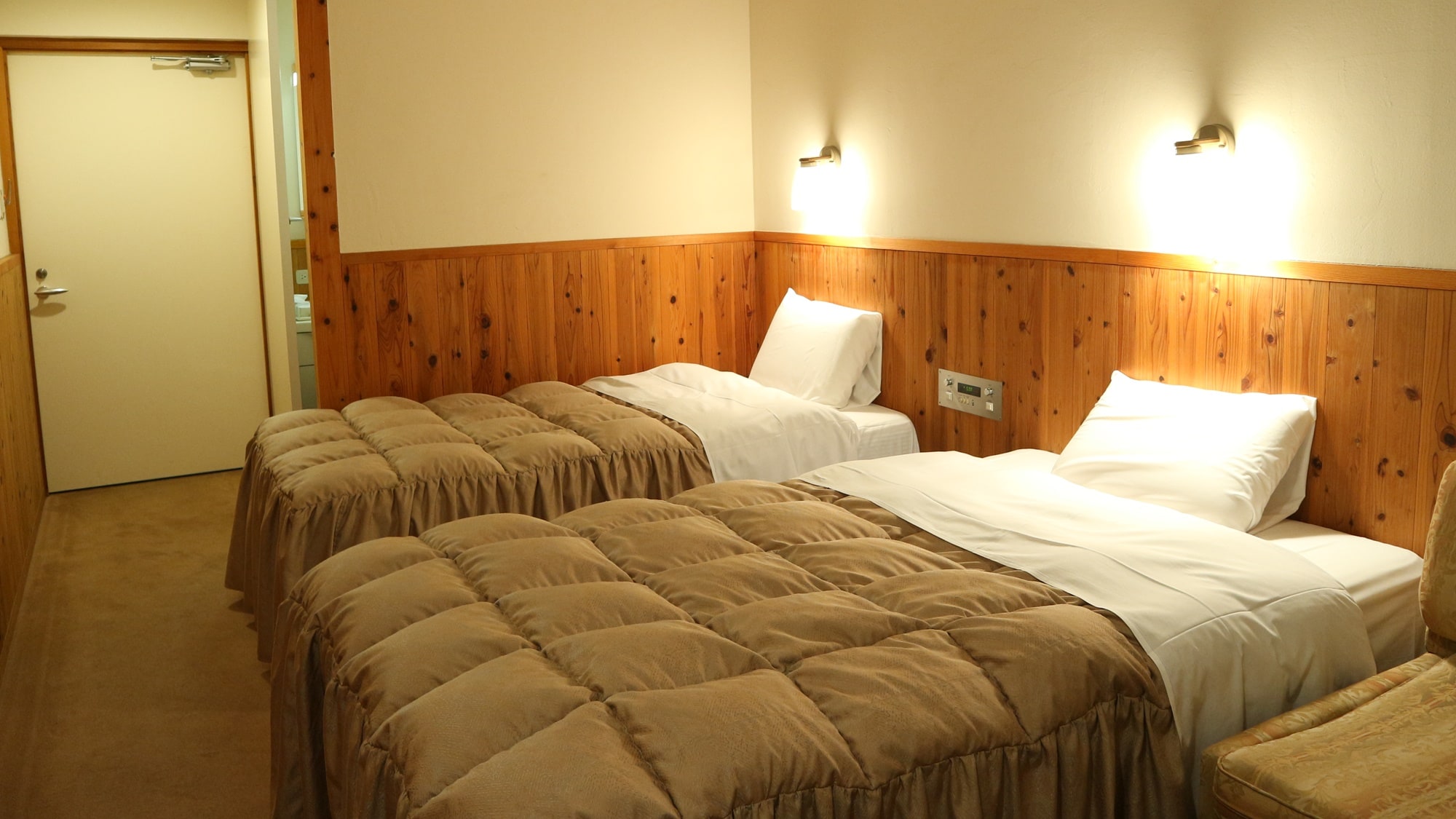 * 西式房間/雙床房的例子，木頭的溫暖平靜下來