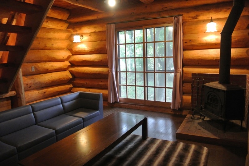 Log House　Inside the building