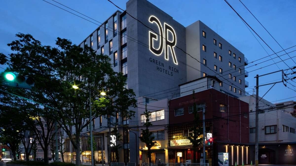 Eksterior Barat daya hotel (pemandangan malam)