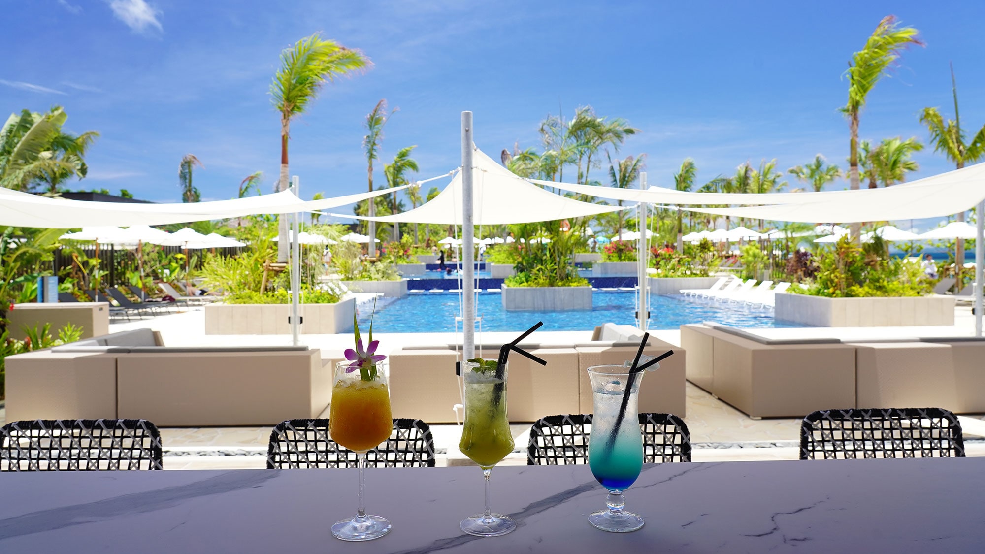 [THE STAR BAR] Tropical drinks make you feel like a tropical country