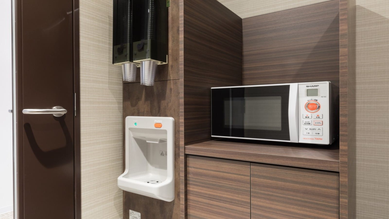 There are ice machines and microwave ovens on the 5th and 8th floors.