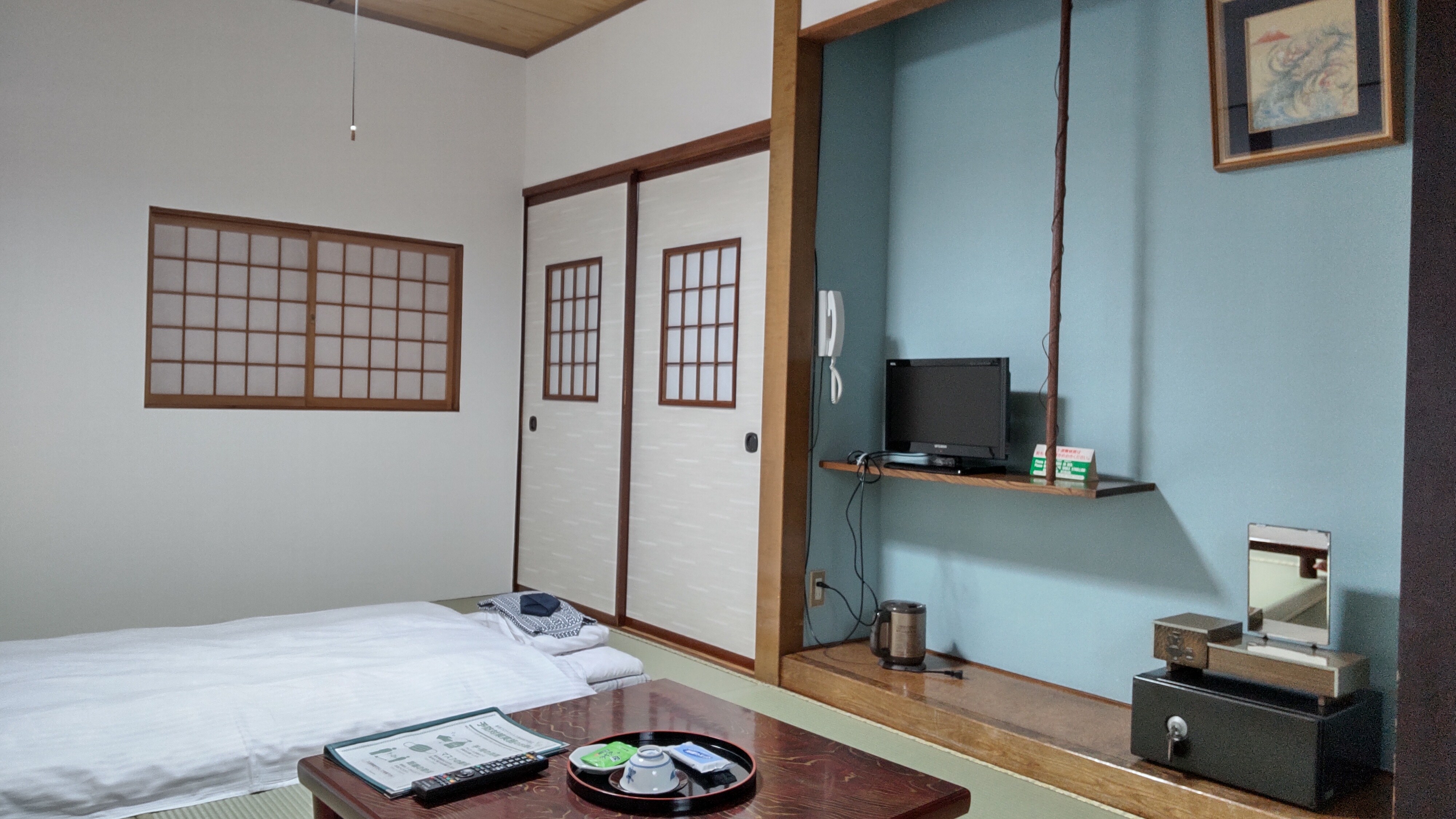 The room is Japanese-style and uses antibacterial tatami mats.