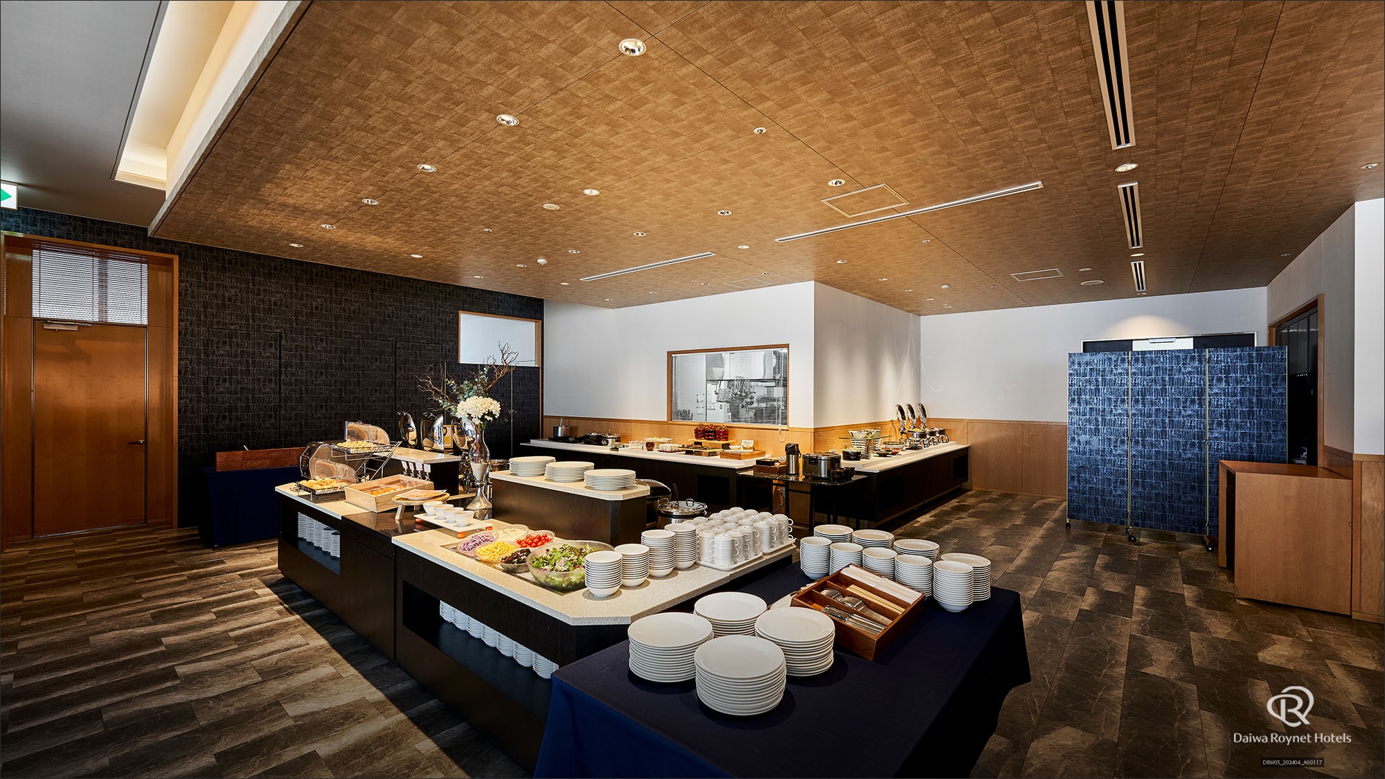 Breakfast buffet (full image)