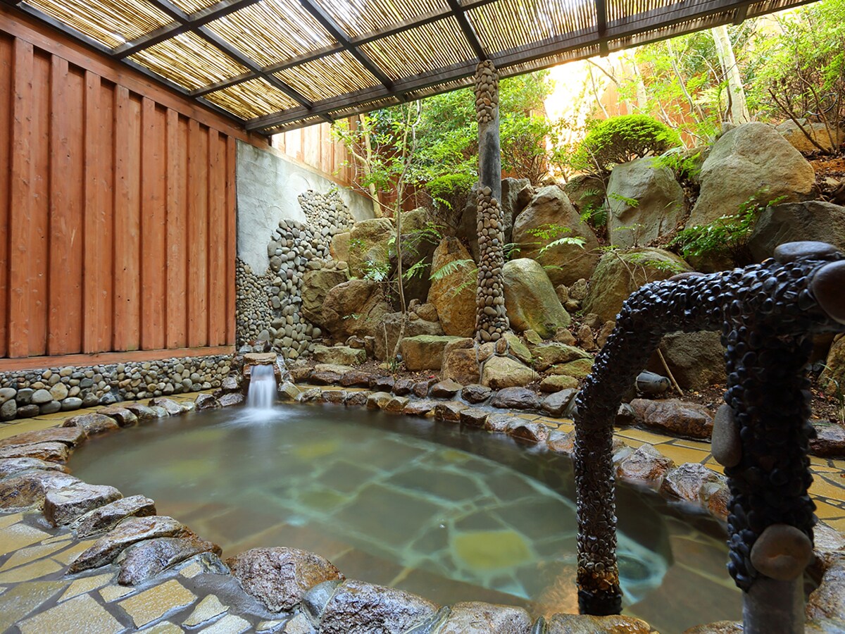 Garden bath facility photo