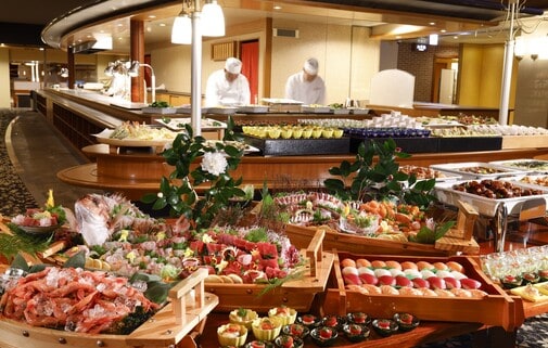 【夕食】握り寿司など、臨場感あふれるライブキッチンもご用意しております。