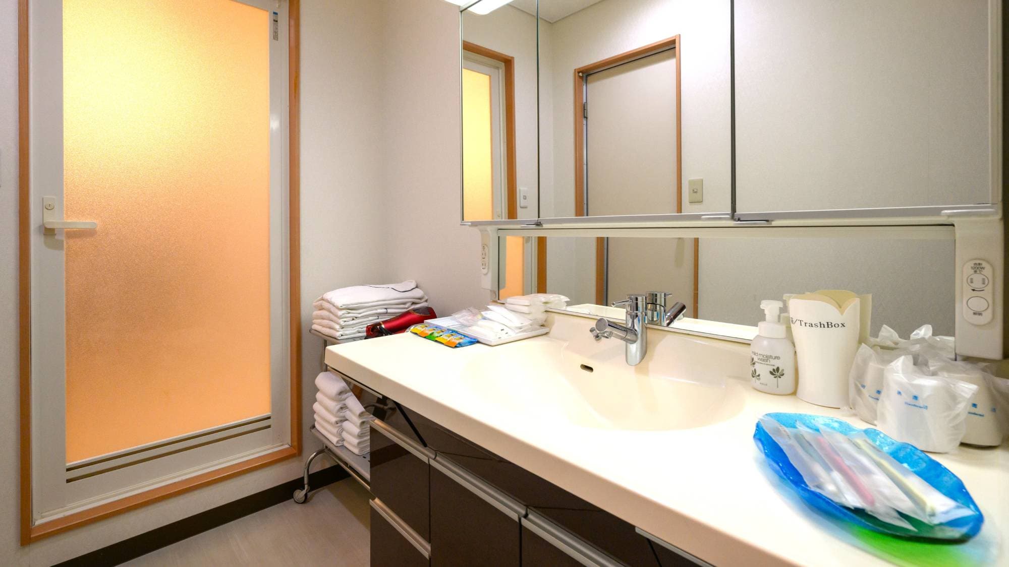 Executive room/washstand