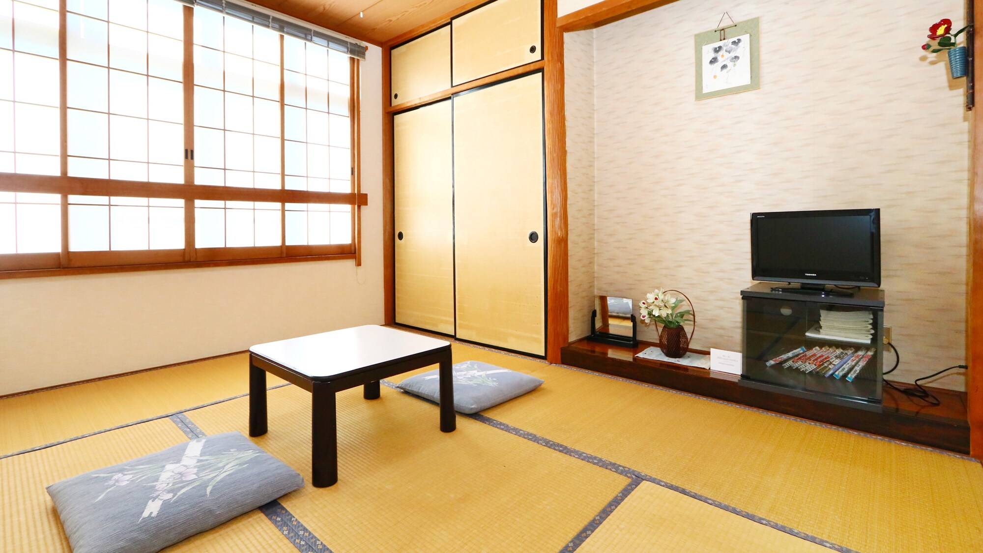 *Japanese-style room (6 tatami mats) No bathroom or toilet