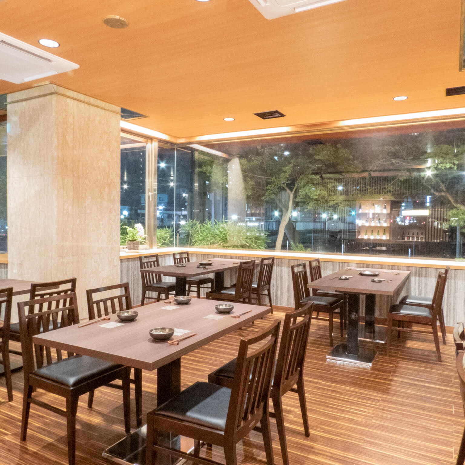 1st floor restaurant