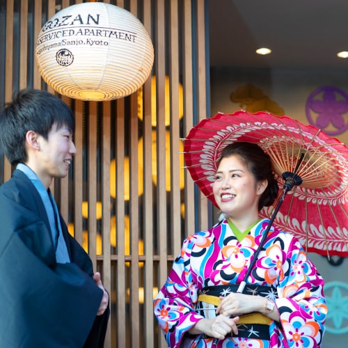 [Kimono rental plan] Couples wearing kimonos will enhance the splendor of Gion.