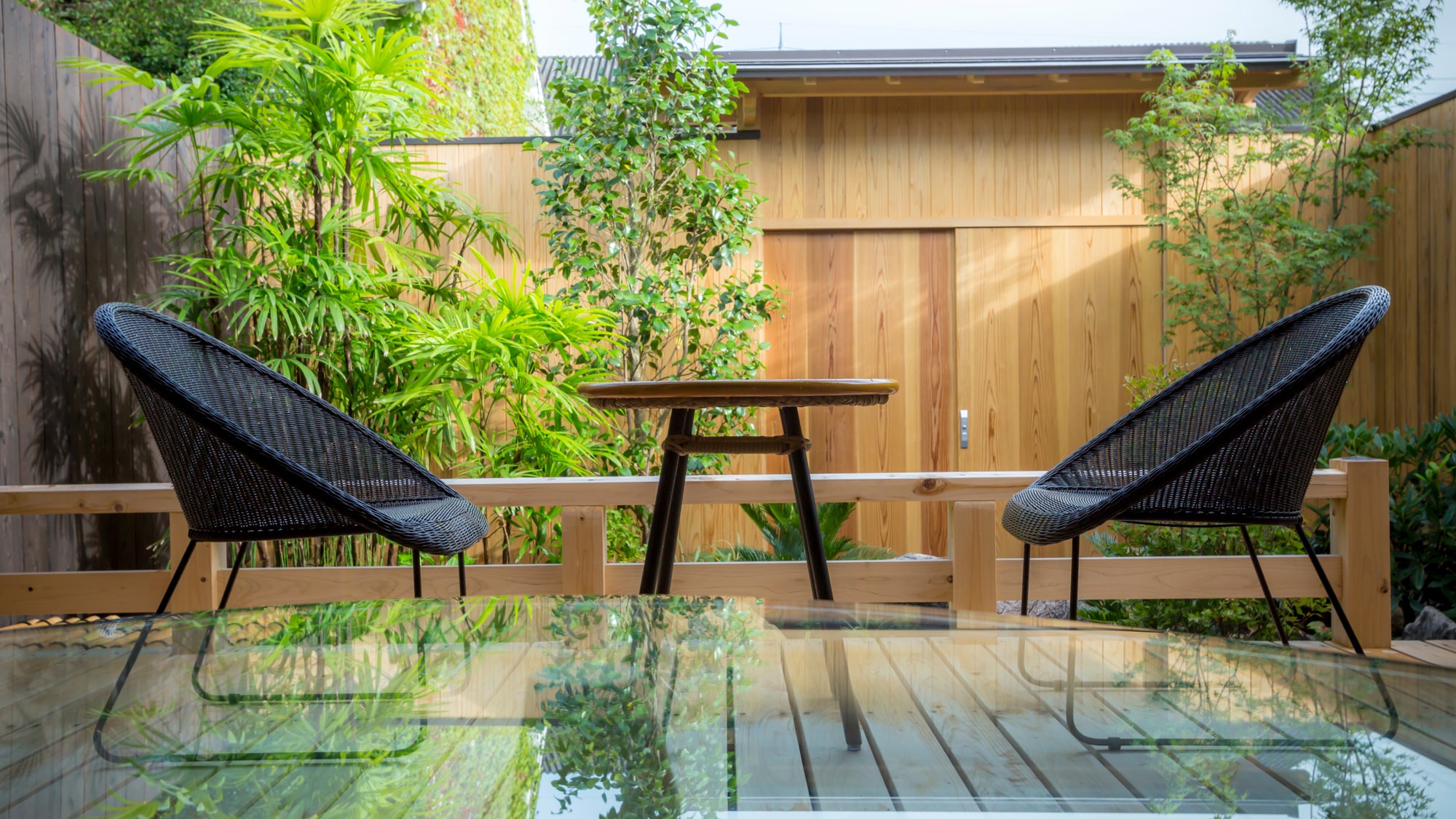 On the veranda-style terrace, you can enjoy the cool evening air after a bath, a cup of coffee under the moonlight, or a cup of coffee to wake up (Building C).